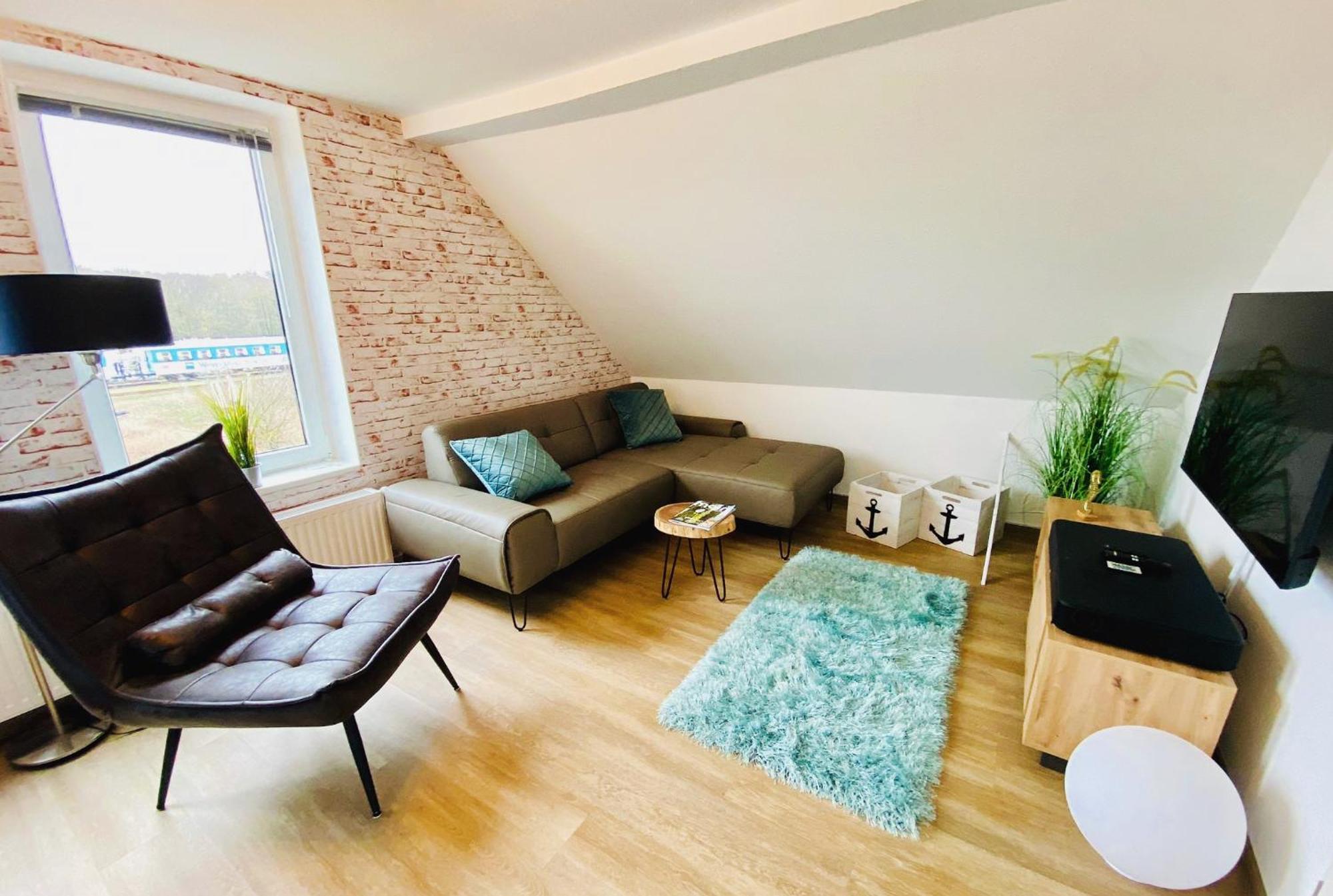 Apartment Deck 7 - *
